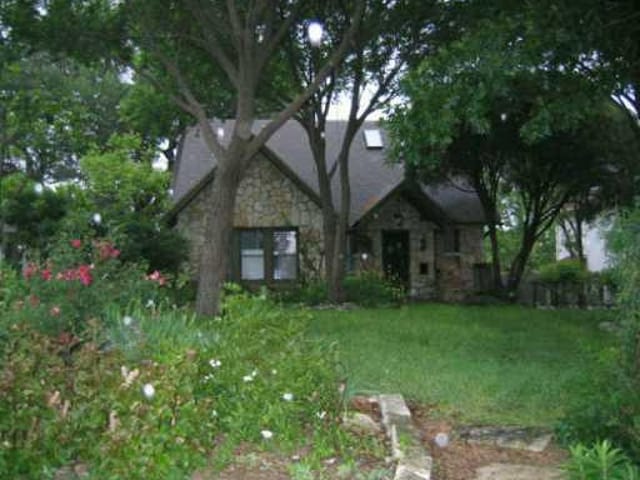 1810 TRAVIS HTS