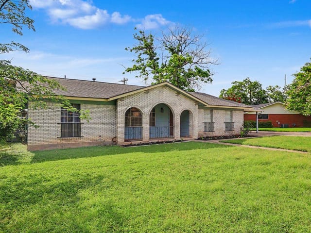 1811 Terry LN