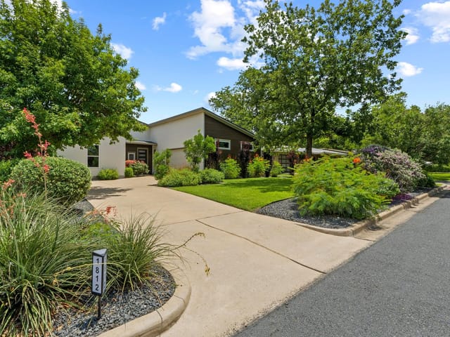 1812 Aggie Ln