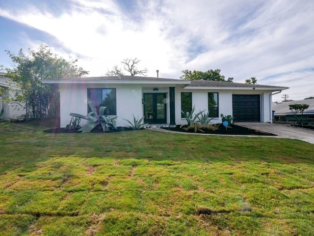 1812 Loreto Dr