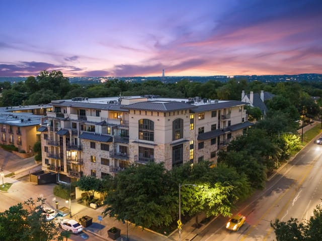 1812 West Ave Unit #202
