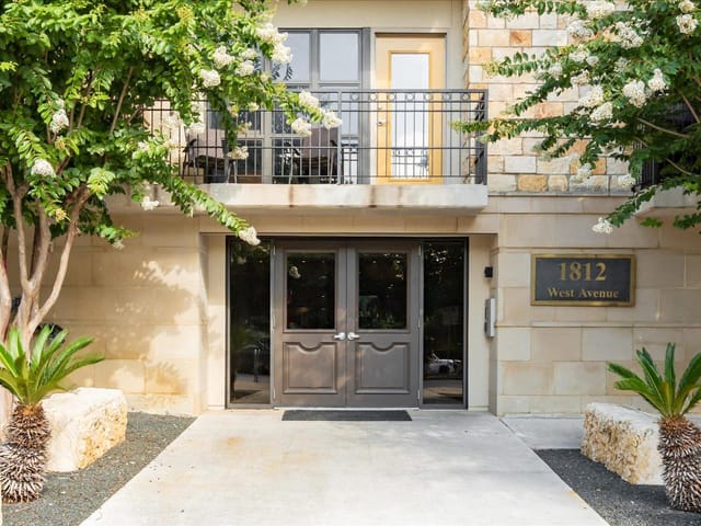 1812 West Ave Unit #207