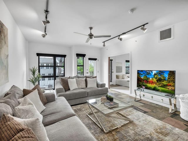 1812 West Ave Unit #307