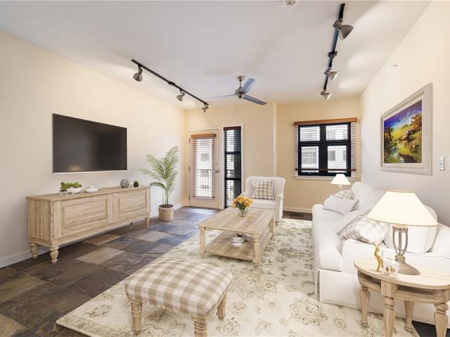1812 West Ave Unit #408