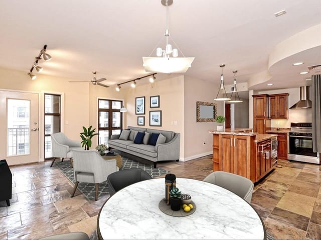 1812 West Ave Unit #506