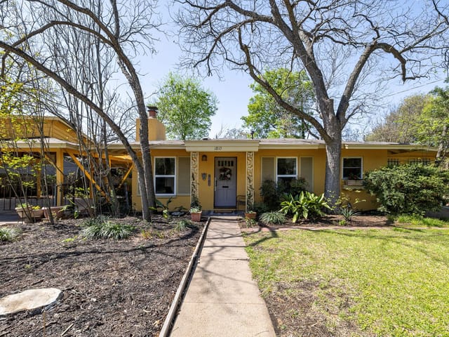 1813 E 38th 1/2 St