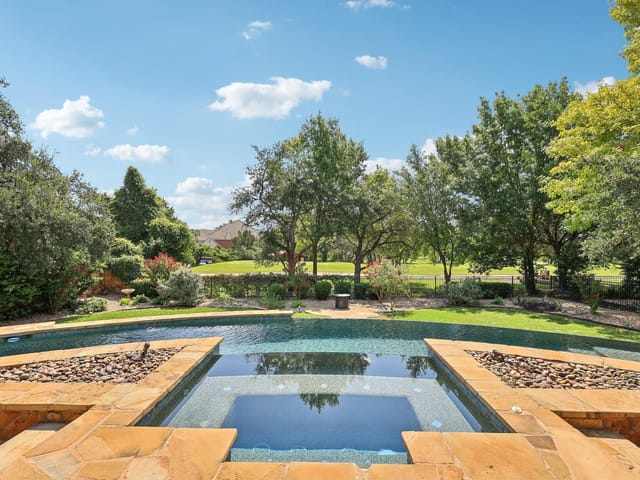 1813 Eagles Glen Cv