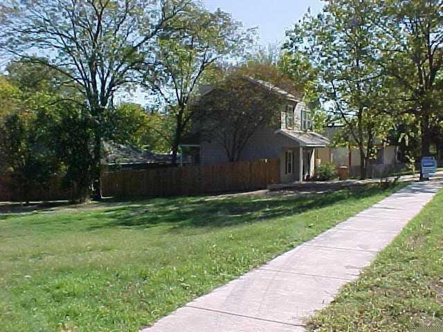 1813 Maple Ave
