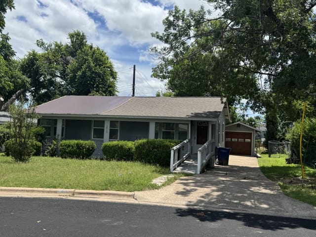 1813 Rhodes RD
