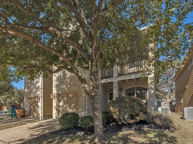 1814 Crown Dr