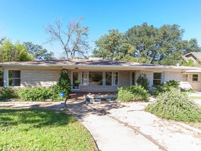 1814 TRAVIS HEIGHTS Blvd