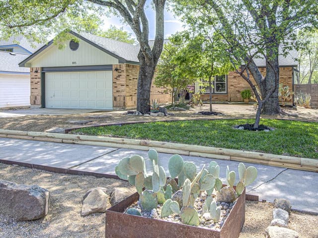 1815 Michael Wayne DR