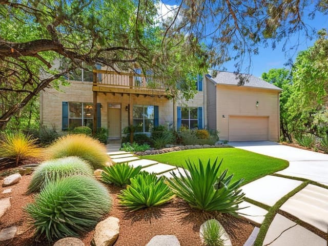 1818 Carlotta Ln