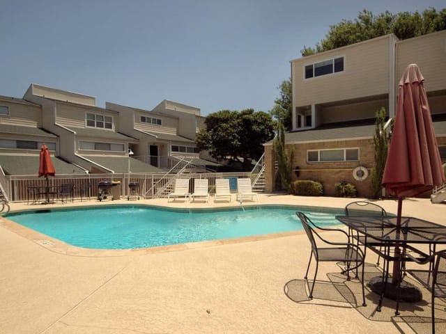 1818 S Lakeshore Unit #1