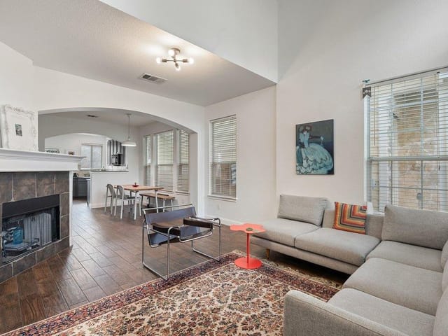1819 Village Oak Ct