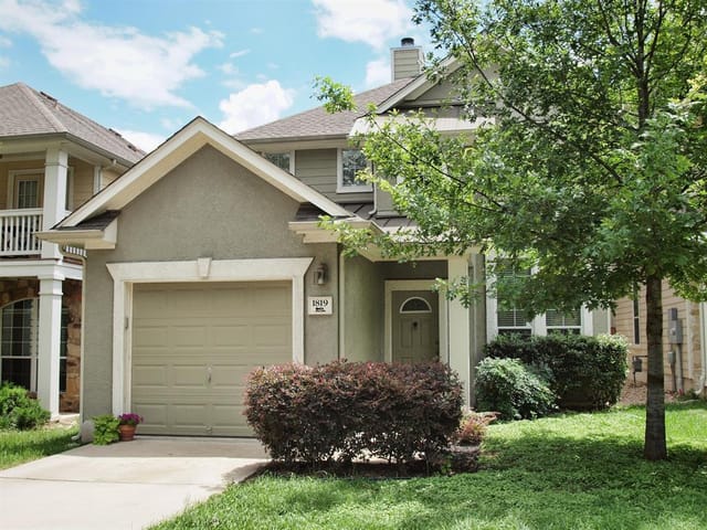 1819 VILLAGE OAK Ct