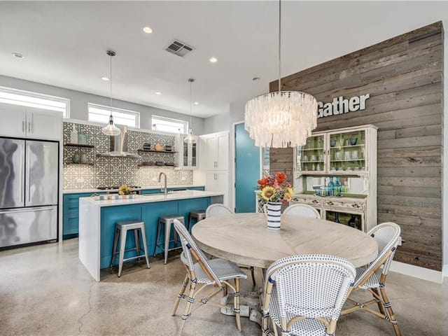 1819 W 39th St Unit #B