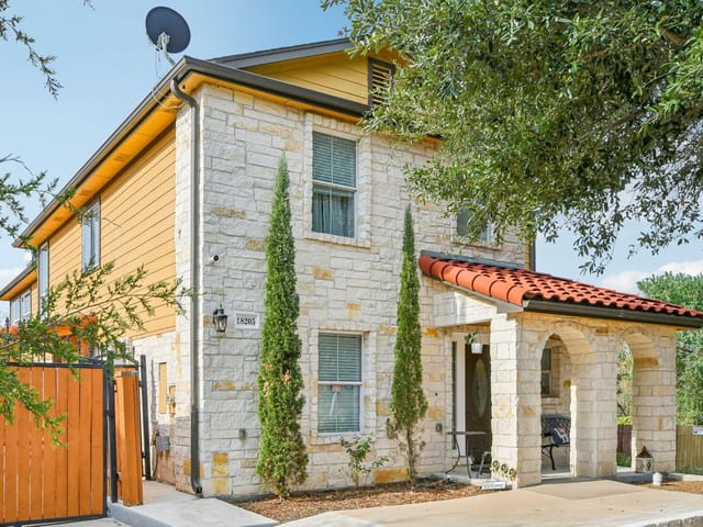 18205  Great Falls Dr