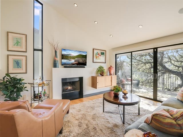 1821 Westlake Dr Unit #103