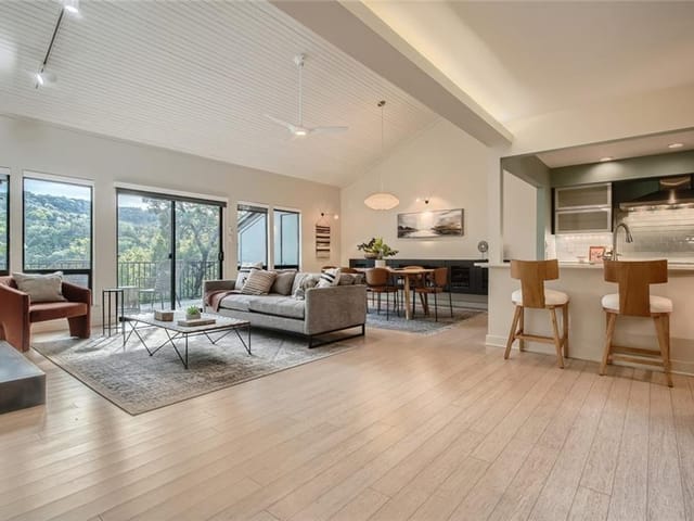 1821 Westlake Dr Unit #135