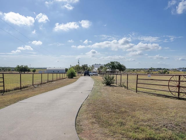 1833 County Road 305