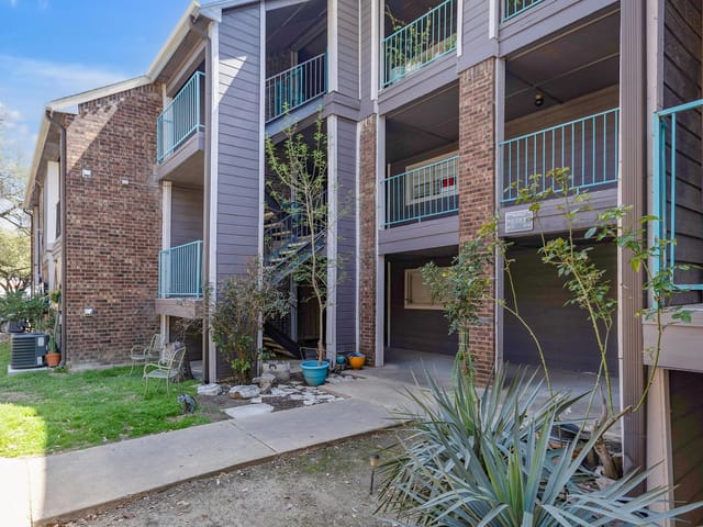 1840 BURTON Dr Unit #167