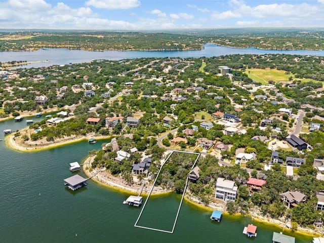 18401 Lakepoint CIR
