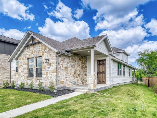 185 International ST