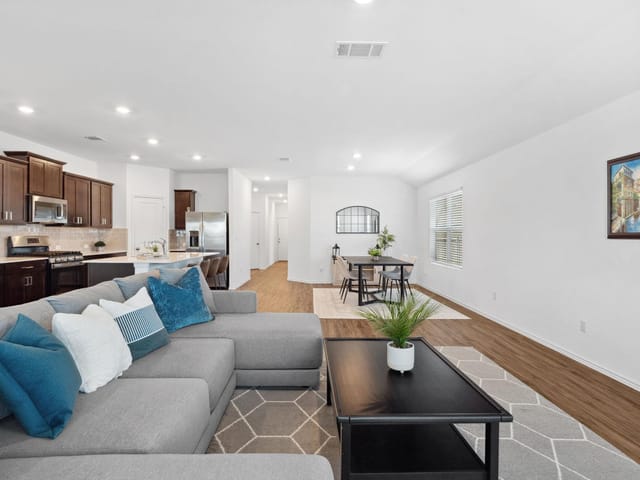 185 Silver Springs BND