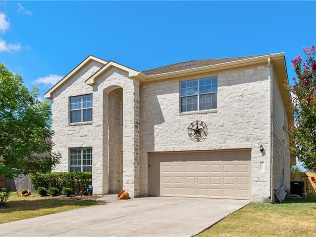 18612 Royal Pointe DR