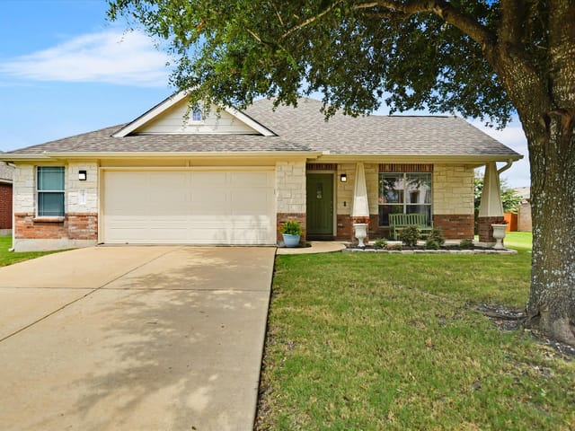 18717 Royal Pointe DR