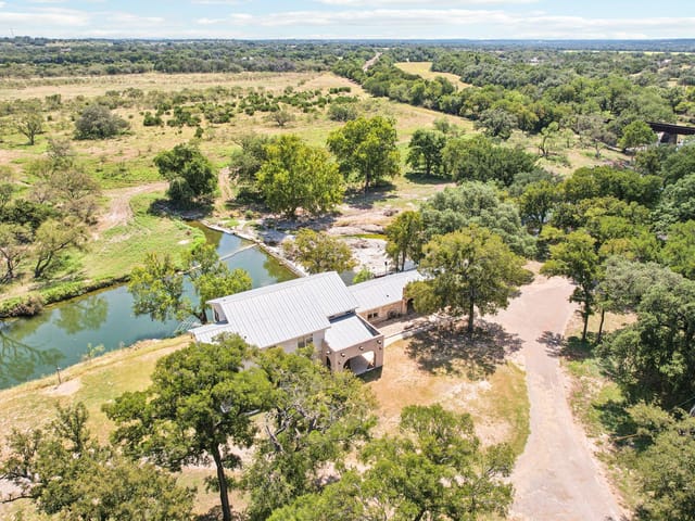 190 Private Road 3011