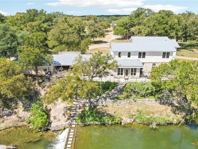 190 Private Road 3011