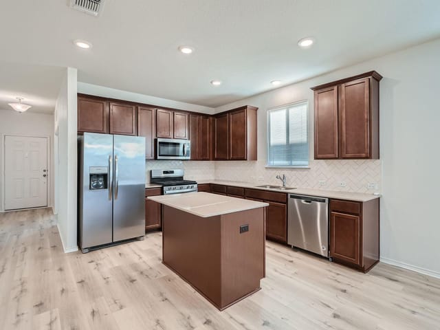 190  Purple Heart Dr