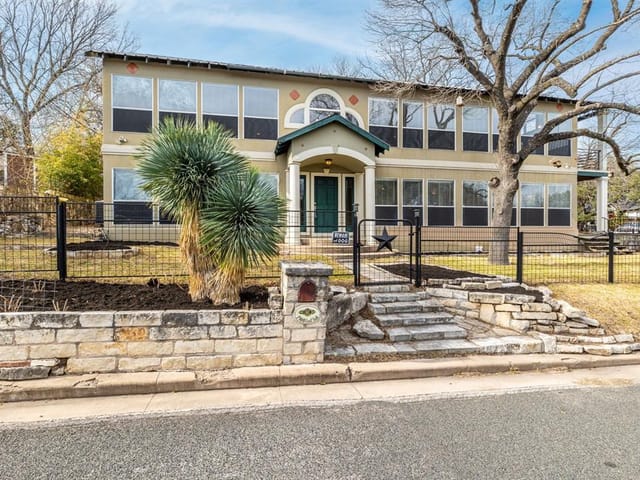 1900 East Side DR