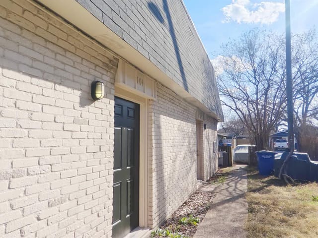 1900 Hearthside Dr
