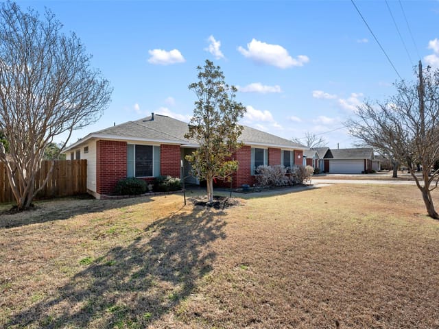 1900 Ireland Dr