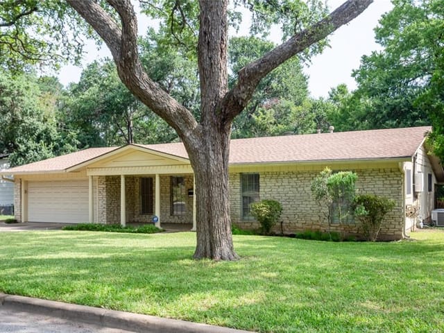 1900 Saint Albans Blvd