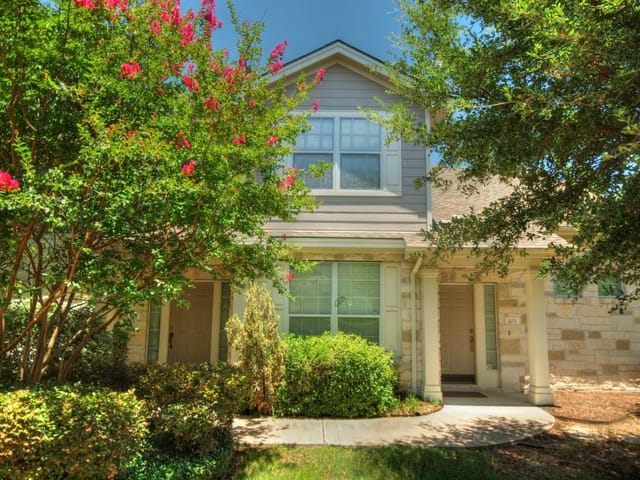 1900 Scofield Ridge Pkwy Unit #103