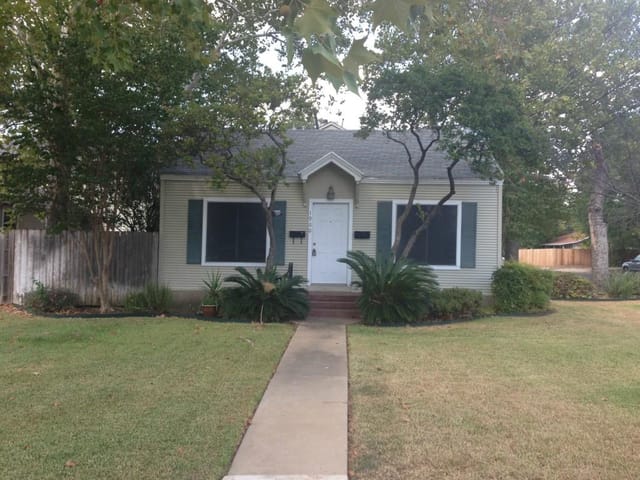 1900 W 36th Unit #A