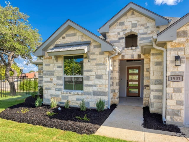 1901 N Chateau Lane