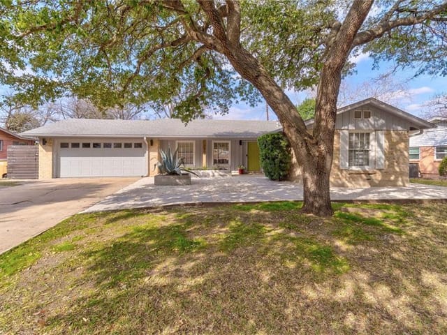 1902 Corona Dr
