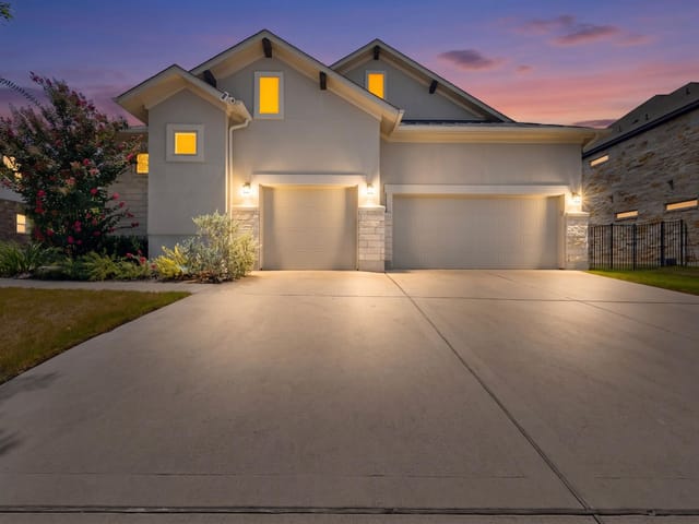 1902 Floresta DR