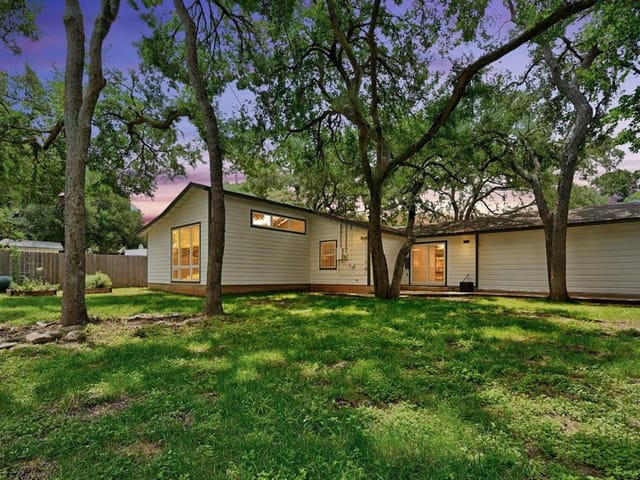 1902 Inverness Blvd