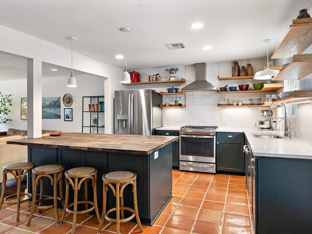 1902 Pershing Dr