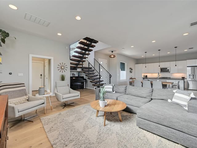 1902 Woodland Ave Unit #B