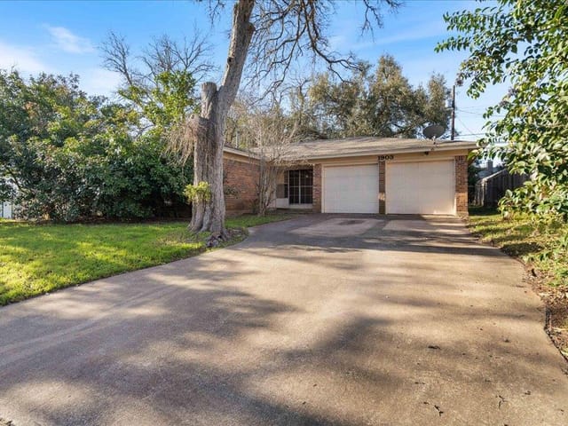 1903 Cannonwood Ln