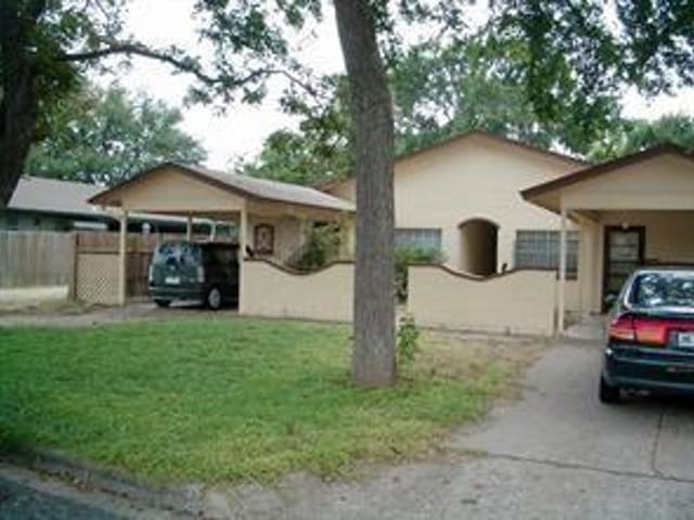 1903 Hearthside Dr