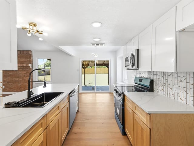 1903 S West DR