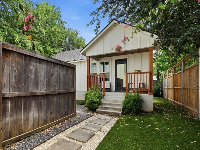 View 1903 W 30th ST Unit #B in Brykerwoods Annex 02 Resub 1903 W 30th ST Unit #B - front exterior - Luxury home in Brykerwoods Annex 02 Resub, Austin, TX